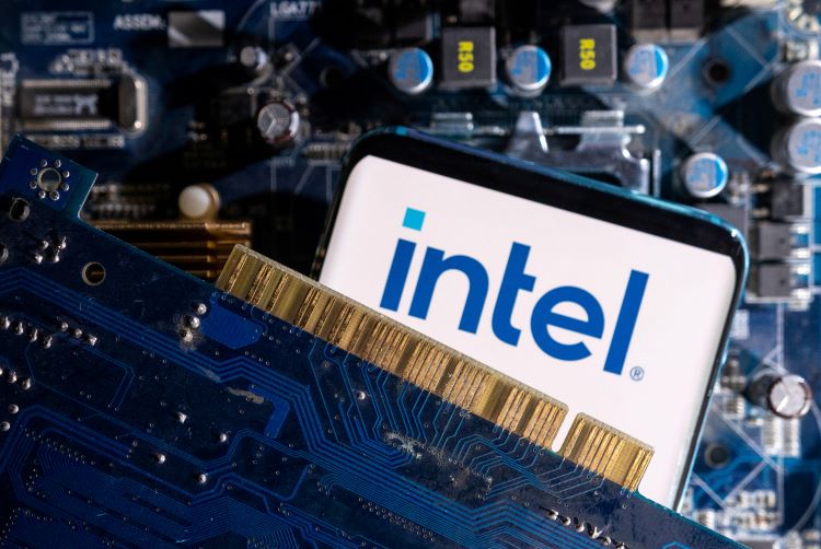 Intel готовится к расходам 