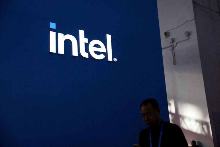 Производитель чипов Intel терпит крах. 